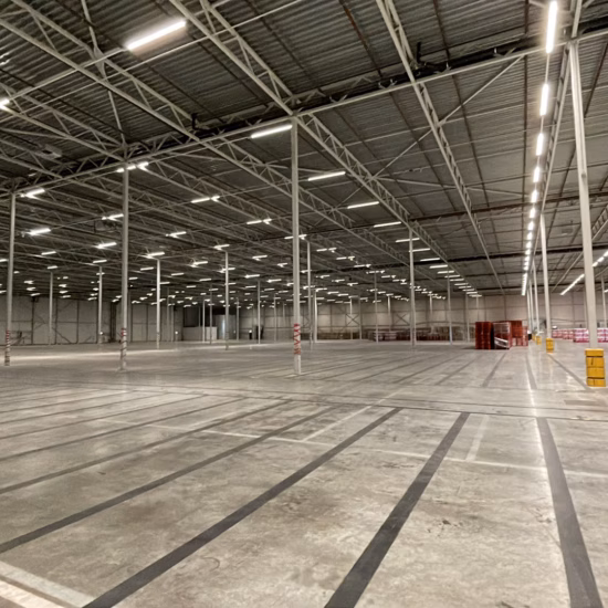 A spacious distribution hall offers storage and logistics capabilities for the flow of goods.