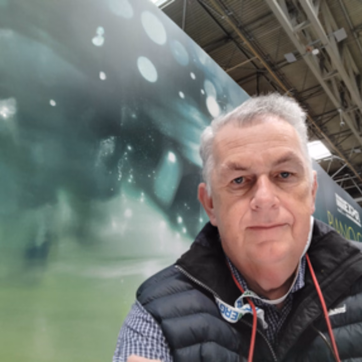 Kevin Quigley op een beurs