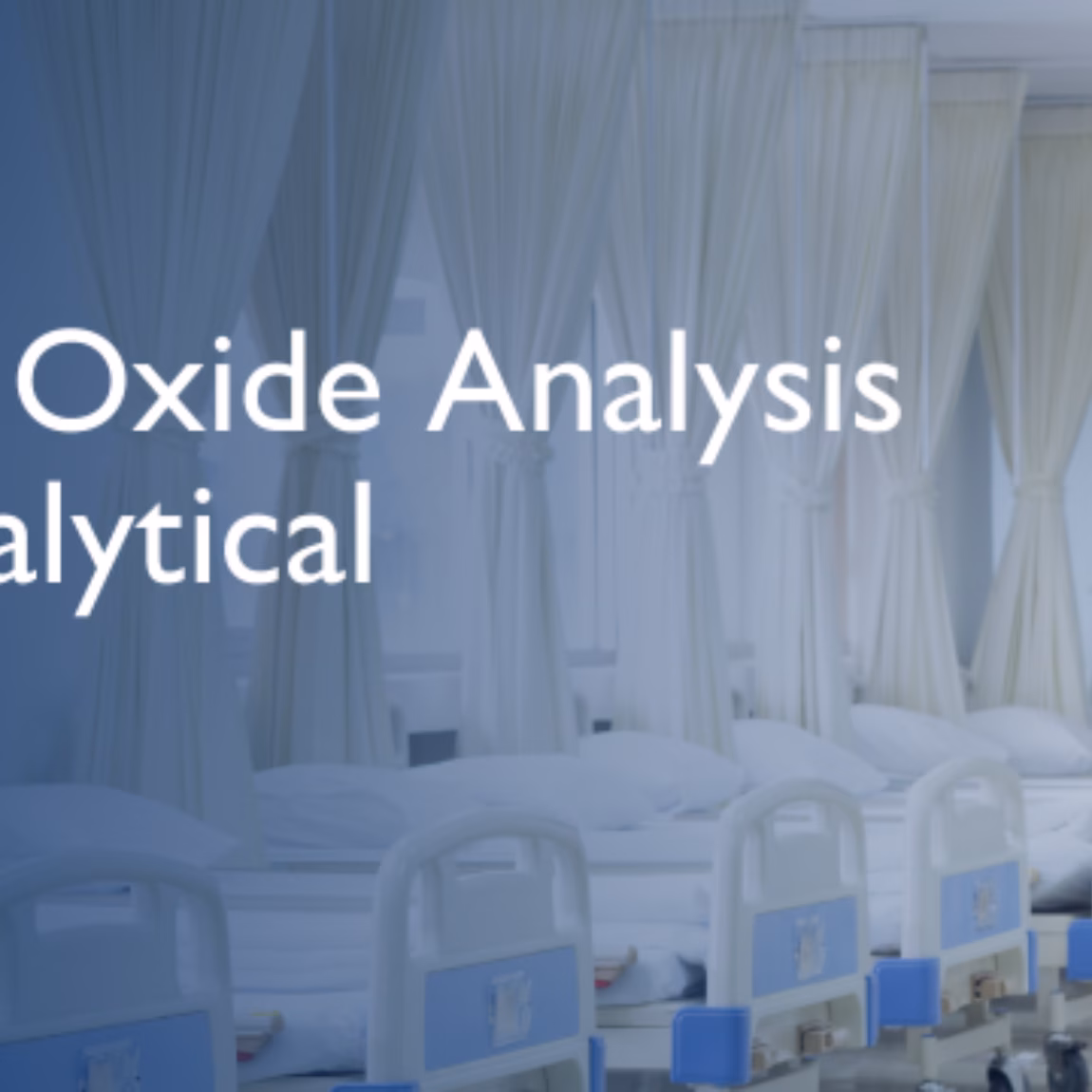 Bannière pour l'analyse de l'oxyde nitreux chez i2 Analytical, avec des lits d'hôpital en arrière-plan et le logo d'i2 Analytical en haut à droite.