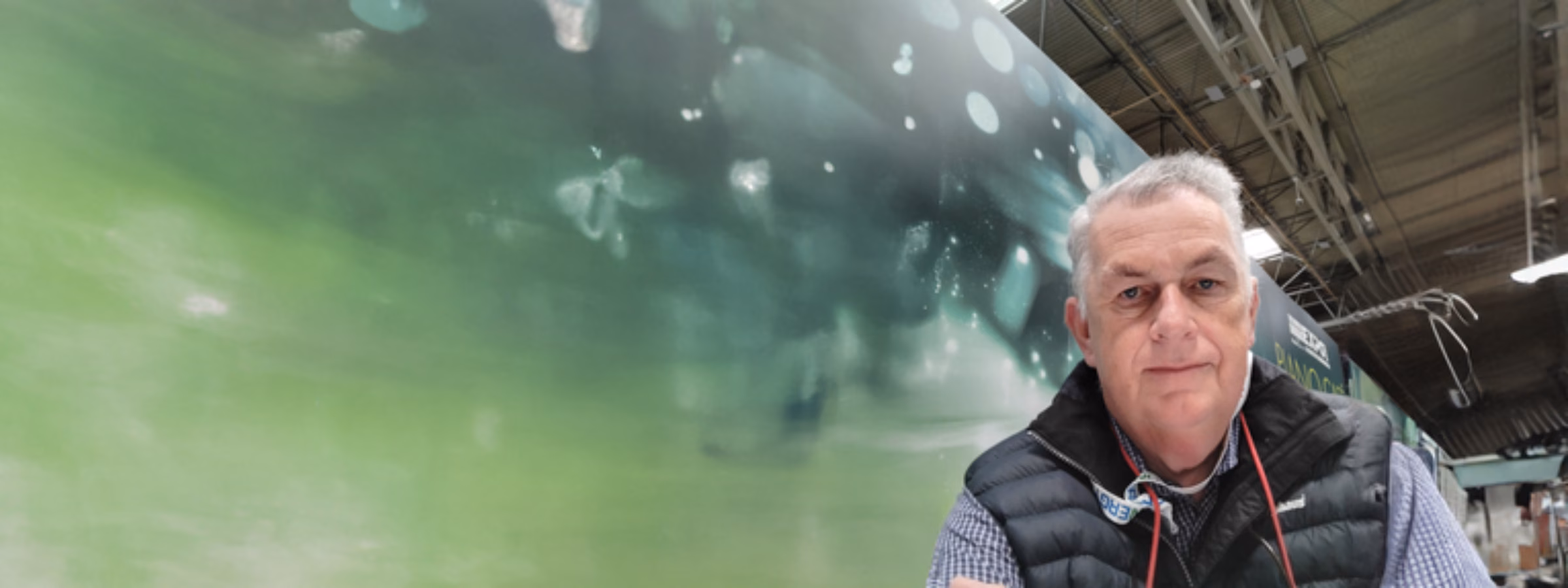 Kevin Quigley op een beurs