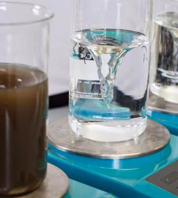 Monsters worden onderzocht op samenstelling en kwaliteit in een laboratoriumomgeving.