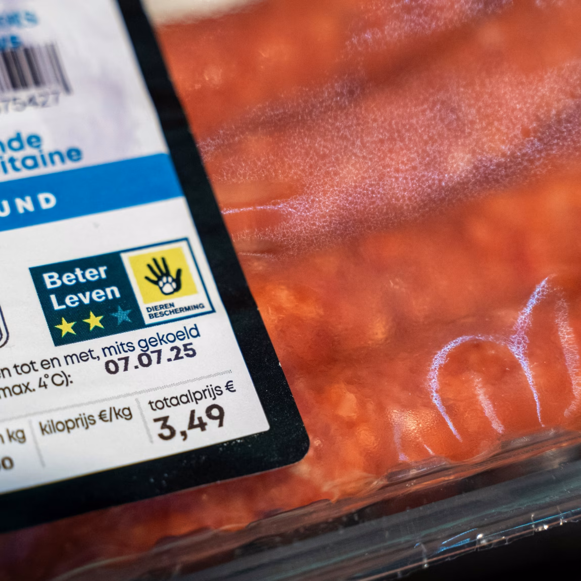 Close-up photo of packaged beef chipolata with product information and nutrition label.