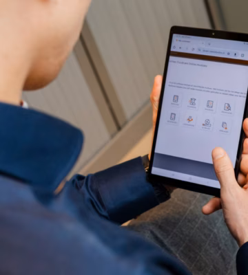 Tablet met een digitale toepassing voor inspecties, audits en kwaliteitsregistratie.