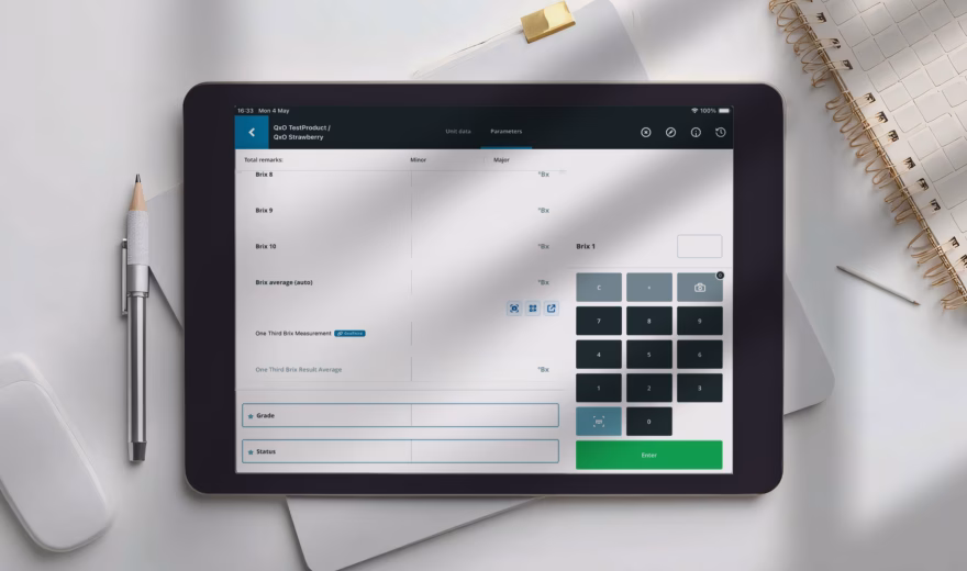 Tablet met een digitale toepassing voor inspectie-, controle- en gegevensregistratie.