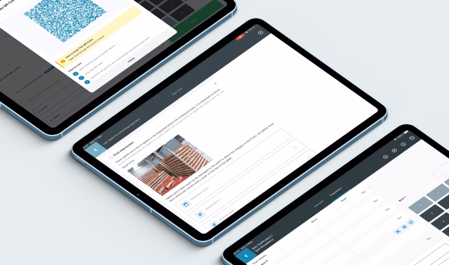 Tablets tonen een digitale applicatie voor inspecties, audits en gegevensregistratie.