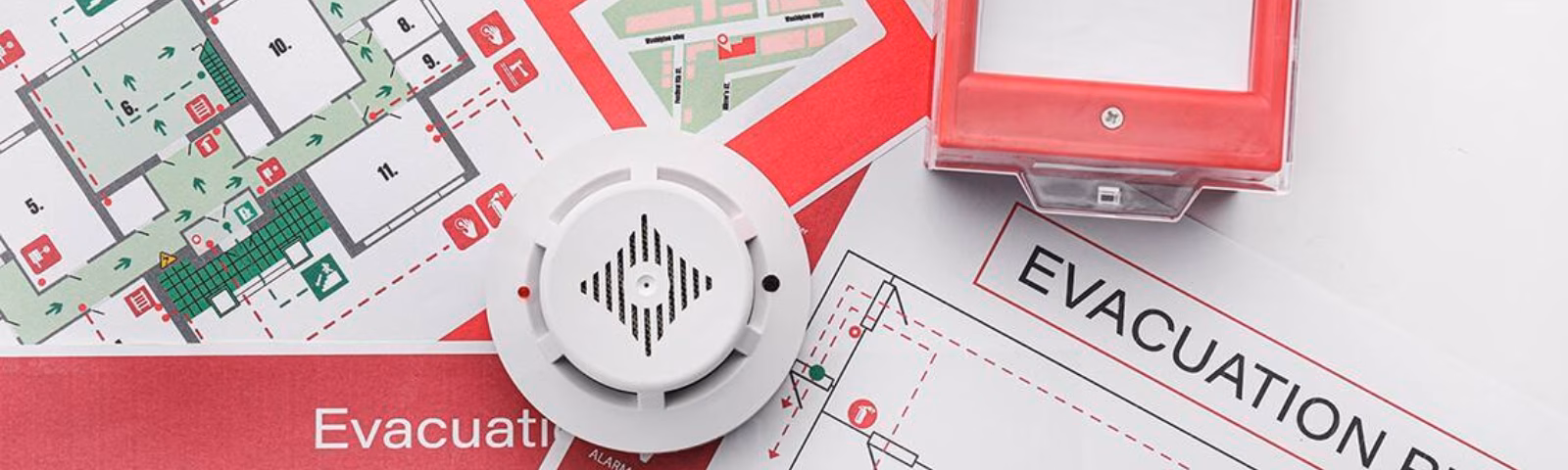 Evacuatieplattegronden met een rookmelder en handbrandmelder ondersteunen de brandveiligheid en noodprocedures.