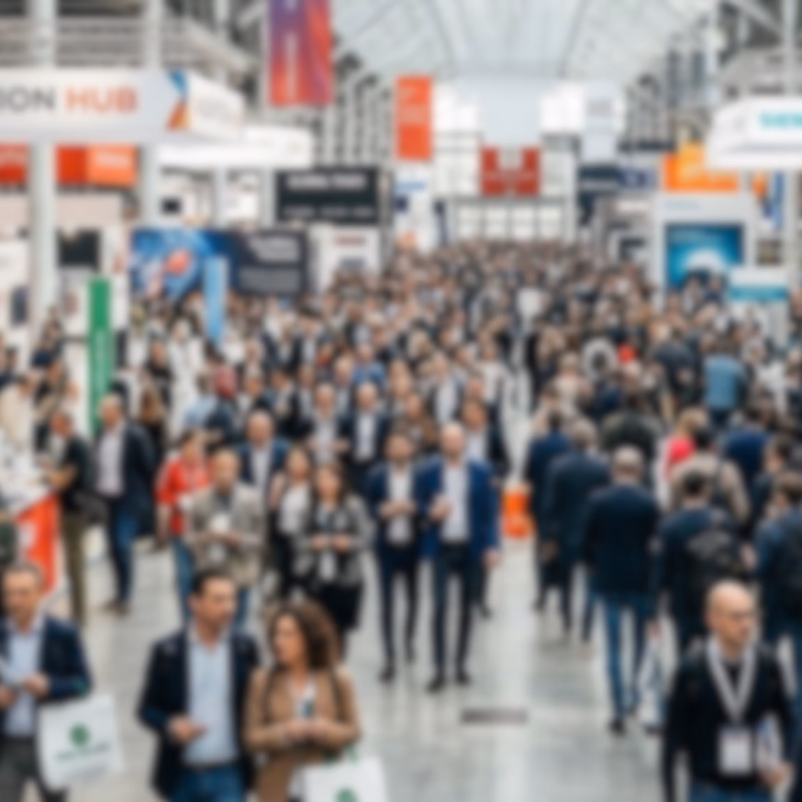 Eine große Zahl von Fachleuten besucht eine gut besuchte internationale Fachmesse in einer modernen Messehalle, bei der Branchenvernetzung, Geschäftsentwicklung, Innovation, Wissensaustausch und Zusammenarbeit in den Bereichen Prüfung, Inspektion, Zertifizierung und Konformität im Vordergrund stehen.