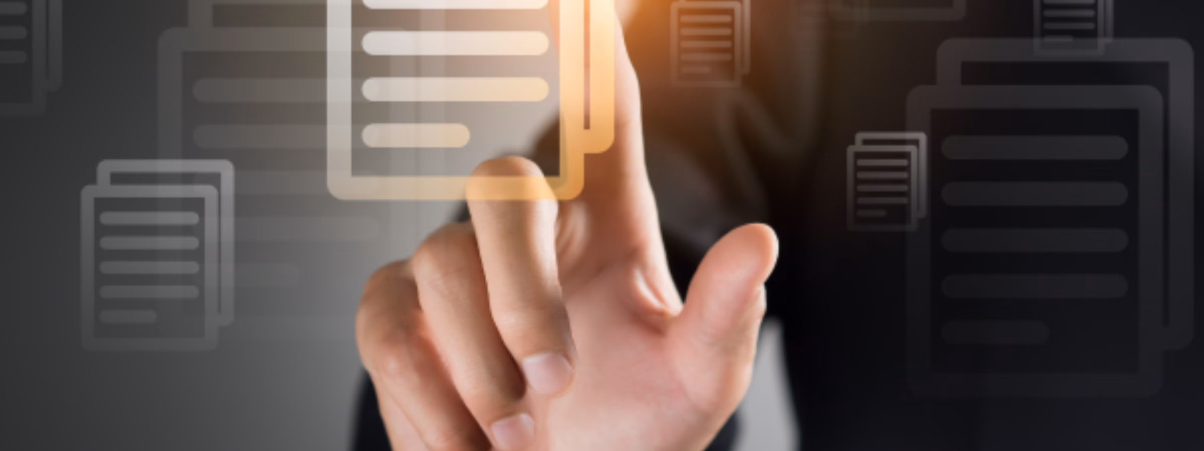 Un expert utilise une interface utilisateur spécialement conçue pour la gestion numérique des documents, qui affiche des fichiers électroniques. L'accent est mis sur la gestion des documents, la conformité réglementaire, la gestion de la qualité et le traitement efficace de l'information dans un environnement de travail moderne.
