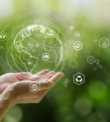 Eine Hand mit einem digitalen Netzwerk aus Symbolen für Nachhaltigkeit und einem Globus, die Nachhaltigkeit, Innovation und Umweltmanagement veranschaulichen.