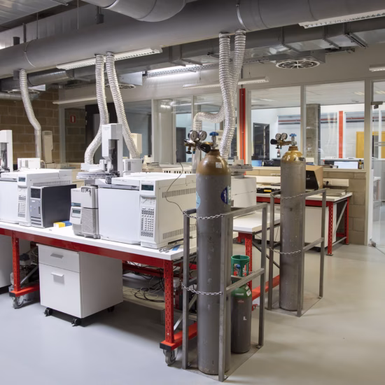 Laboratory of Servaco with Lab equipment and lab analists working